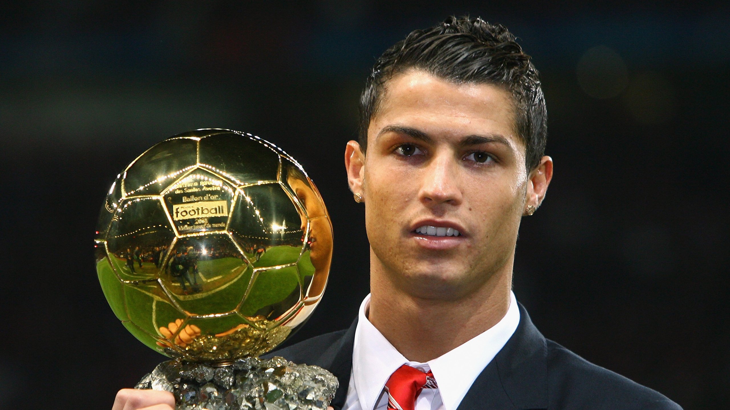 国内职业足球联赛赛程密集,球队备战准备充足,职业足球赛事